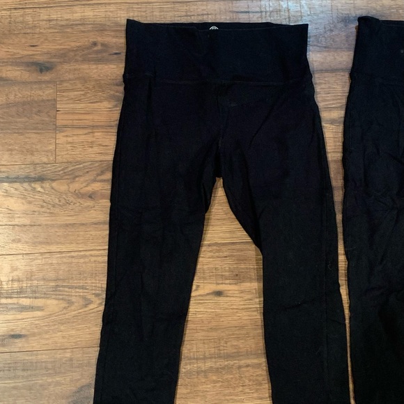 Bundle of 2 Forever 21 Black Capri Leggings size small - Picture 4 of 5